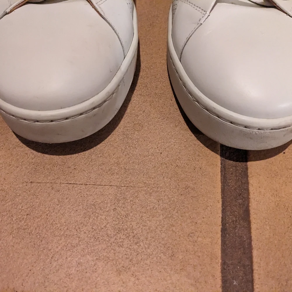 Magnanni Mens Perforated Leather Sneaker Size 13 EUC - Picture 2 of 7